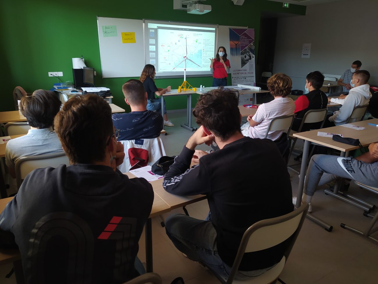 L'équipe du débat à la rencontre des lycéens Dhuoda à Nîmes